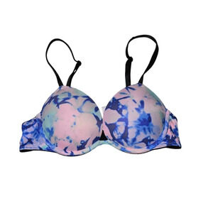 Womens Pink Victoria's Secret,  size 34A bra in excellent condition!!!